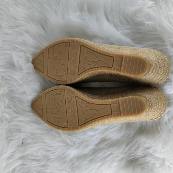 Viscata Rosas Canvas Wedge Pumps - Picture 5 of 5